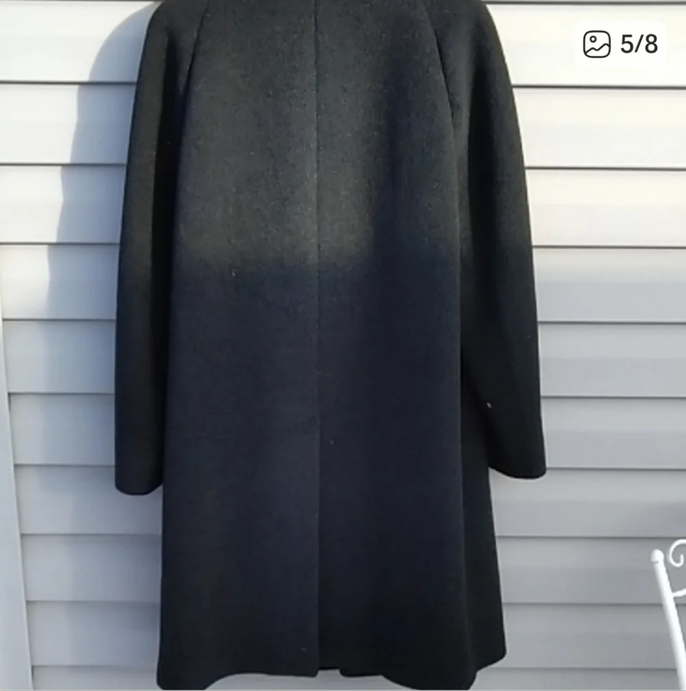 HOLT RENFREW 💯% Wool Overcoat - Picture 4 of 9